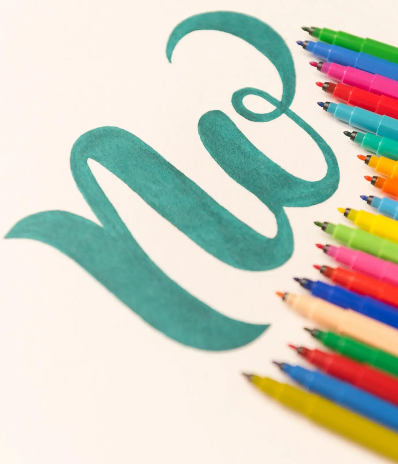 Frase NO dibujada a mano aislada sobre hoja blanca